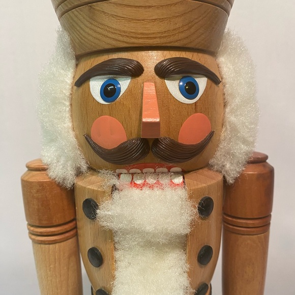Vintage Erzgebirge Nutcracker Soldier Natural Wood Tan Brown Black 15" Germany - Picture 4 of 9